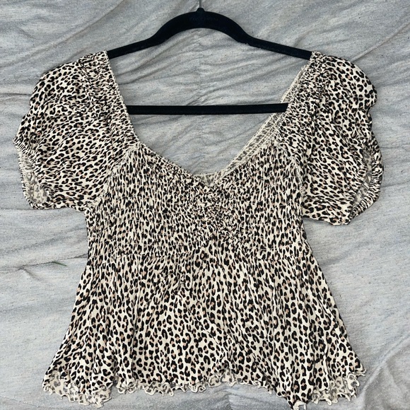 Cheetah v-cut top - Picture 4 of 4